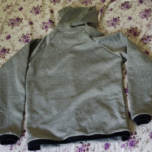 New Hoodie Medium Size - Picture 2 of 2